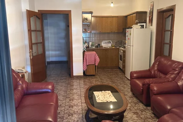 Shtepi me qera Apartament ne Tirane, 2+1, Mobilimi E mobiluar, Pagesa 500  Euro.