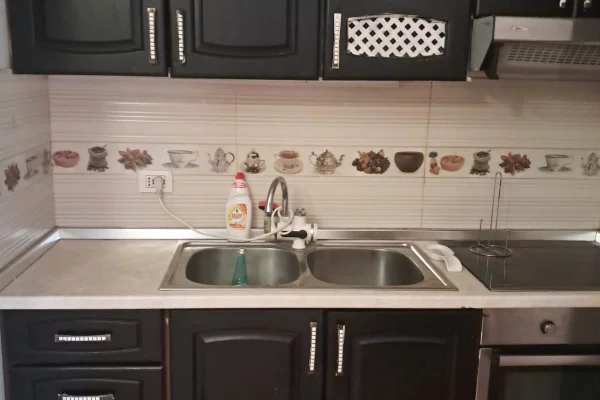 Shtepi me qera Apartament ne Tirane, 1+1, Mobilimi E mobiluar, Pagesa 65,000  Leke.