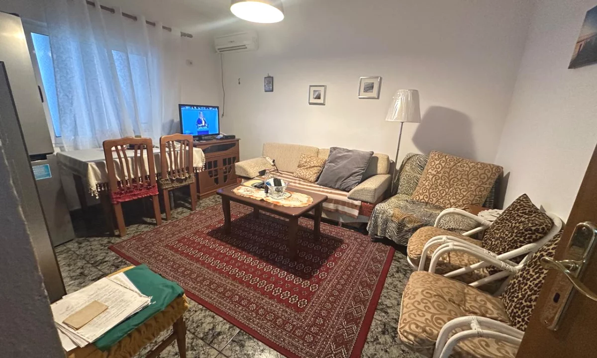 Shtepi ne shitje Apartament ne Tirane, 2+1, Mobilimi Pjeserisht e mobiluar, Pagesa 120,000  Euro.