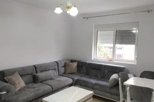 Tek Oxhaku,prane Restorant Rei Mar jepet me qera apartament 1+1,i mobiluar.550Euro