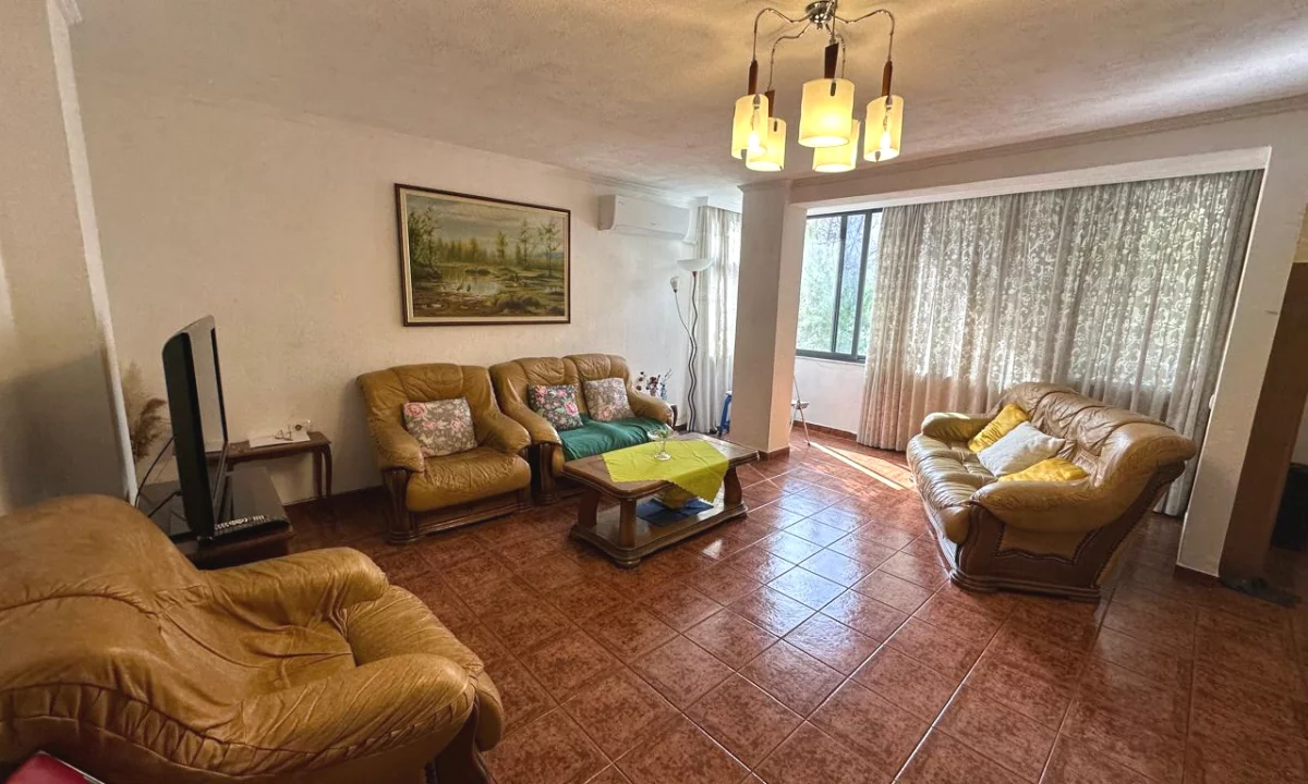 Appartamento in vendita a Tirana 2+1, Arredato