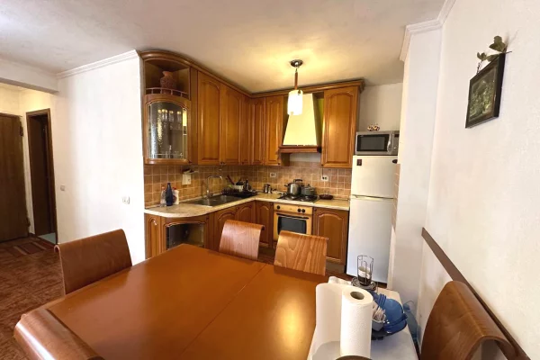 Appartamento in vendita a Tirana 2+1, Arredato