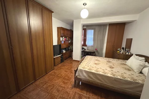 Appartamento in vendita a Tirana 2+1, Arredato