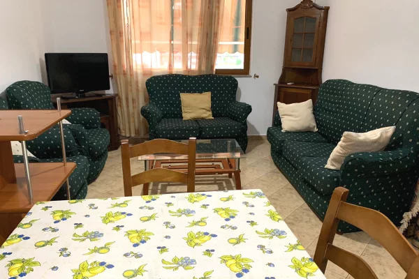 🏢Rruga 5 Maji,pas Concord Center jepet me qera apartament 1+1,i mobiluar.40,000Leke