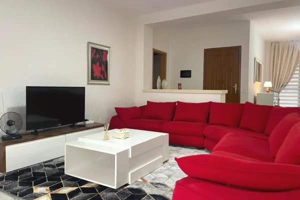 Shtepi me qera 2+1 ne Tirane - 65,000 Leke