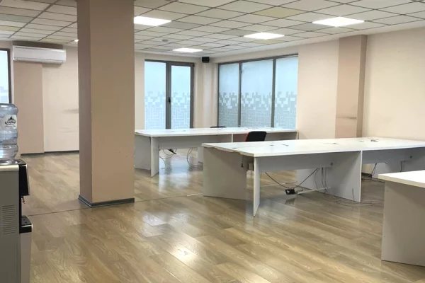 🏢Rruga e Dibres,prane Hotel Steles,jepet me qera ambient biznesi,Bosh 3,400Euro (Neto)