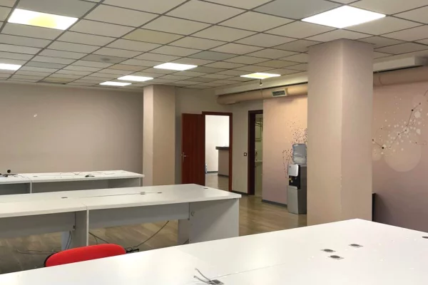 🏢Rruga e Dibres,prane Hotel Steles,jepet me qera ambient biznesi,Bosh 3,400Euro (Neto)