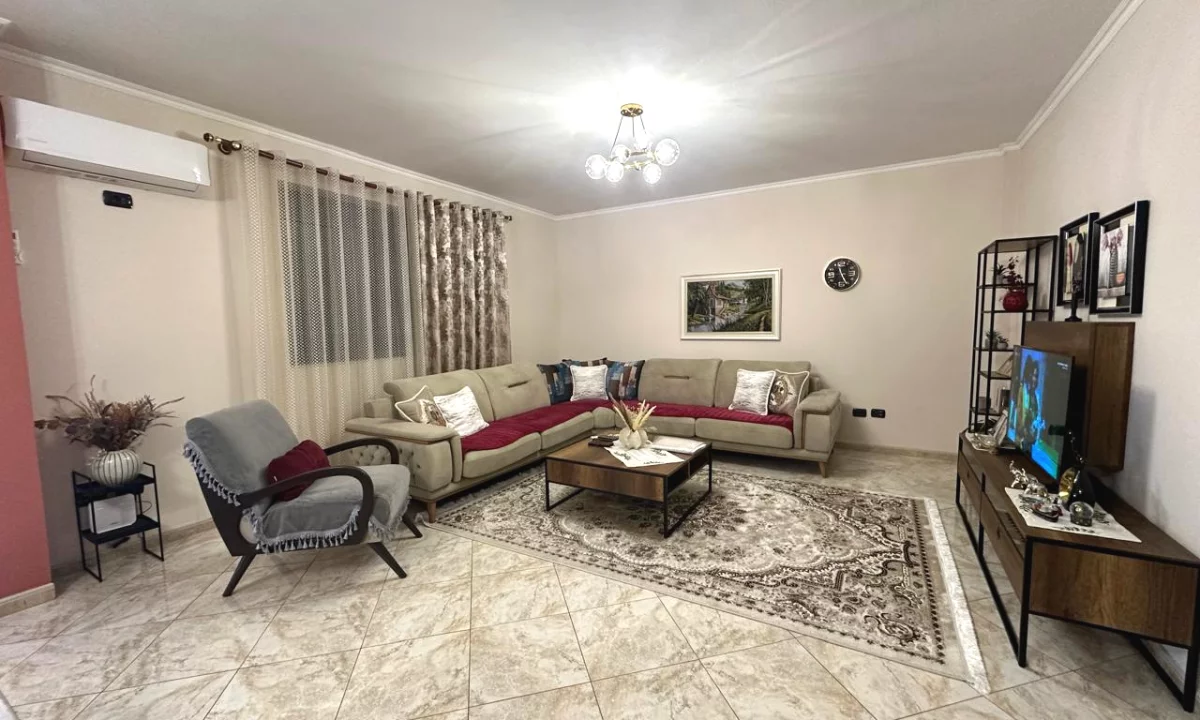 Shtepi ne shitje Apartament ne Tirane, 2+1, Mobilimi E mobiluar, Pagesa 335,000  Euro.