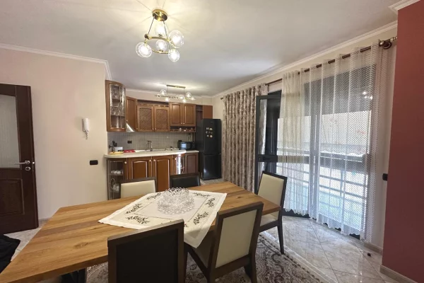 Shtepi ne shitje Apartament ne Tirane, 2+1, Mobilimi E mobiluar, Pagesa 335,000  Euro.