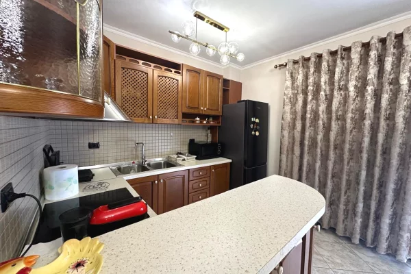 Shtepi ne shitje Apartament ne Tirane, 2+1, Mobilimi E mobiluar, Pagesa 335,000  Euro.