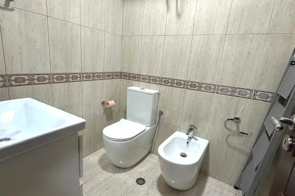 Shtepi ne shitje Apartament ne Tirane, 2+1, Mobilimi E mobiluar, Pagesa 335,000  Euro.