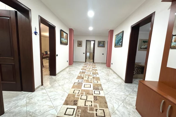 Shtepi ne shitje Apartament ne Tirane, 2+1, Mobilimi E mobiluar, Pagesa 335,000  Euro.