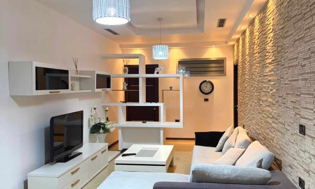Shtepi me qera Apartament ne Tirane, 2+1, Mobilimi E mobiluar, Pagesa 1,200  Euro.