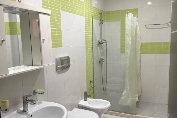 Shtepi me qera Apartament ne Tirane, 2+1, Mobilimi E mobiluar, Pagesa 1,200  Euro.