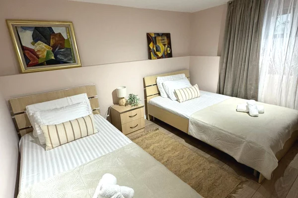 Shtepi me qera Vila Luksoze ne Tirane, 2+1, Mobilimi E mobiluar, Pagesa 65,000  Leke.