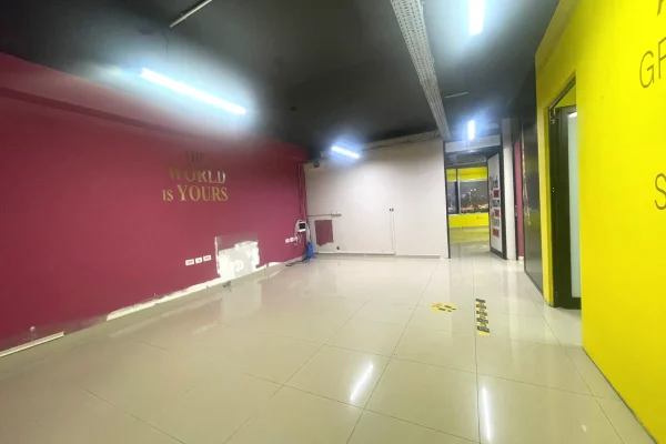 Rr.e Dibres,Kompleksi Halili,jepet me qera ambient biznesi,me sip250m2,Bosh 2,000Euro