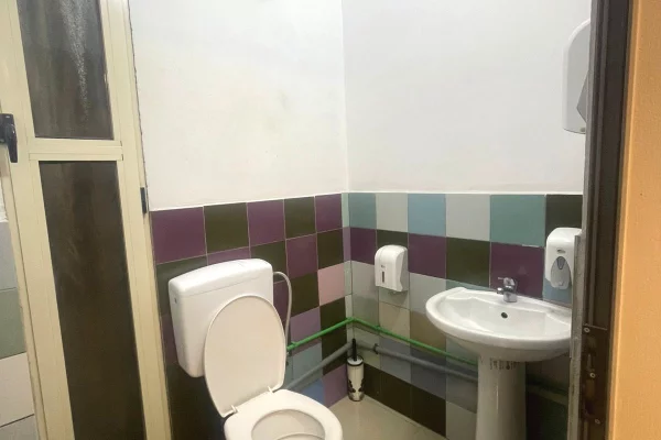 Rr.e Dibres,Kompleksi Halili,jepet me qera ambient biznesi,me sip250m2,Bosh 2,000Euro