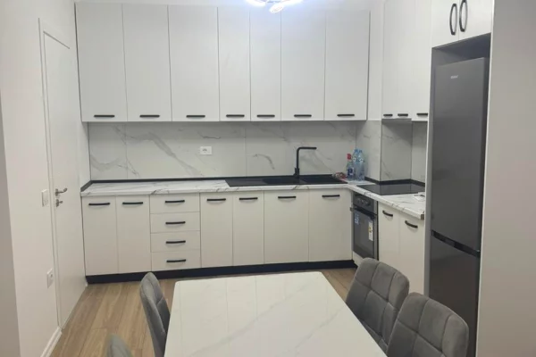 Shtepi me qera Apartament ne Tirane, 1+1, Mobilimi E mobiluar, Pagesa 50,000  Leke.
