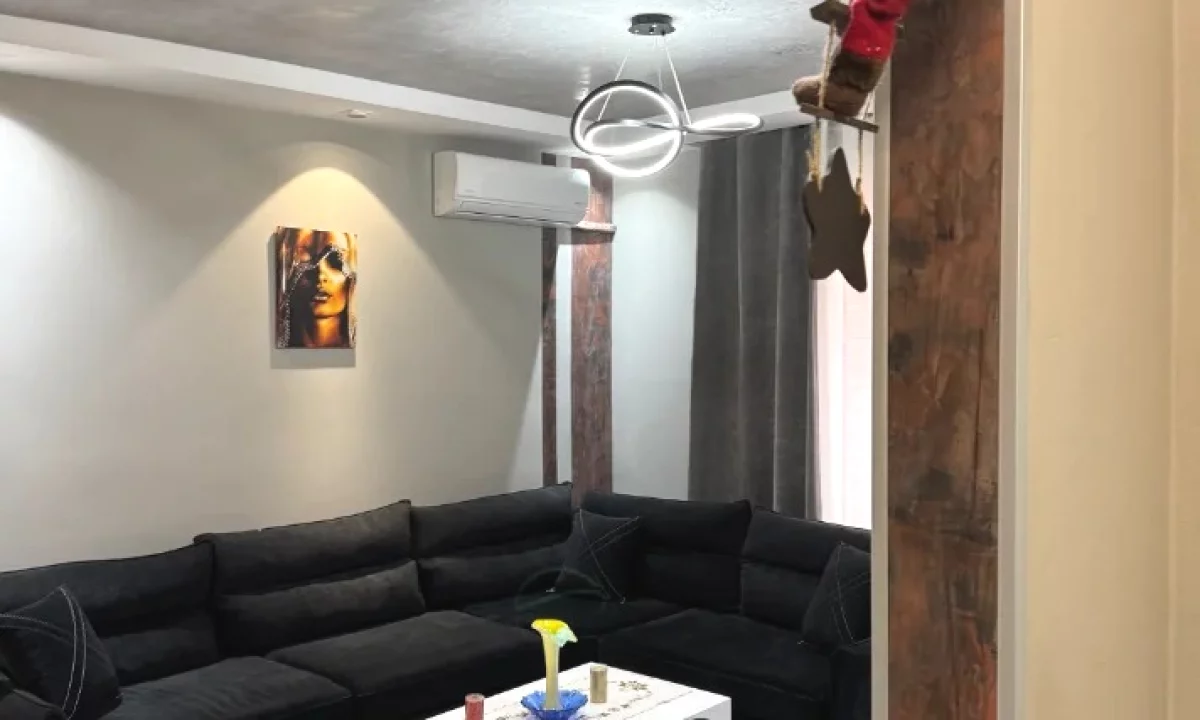 Shtepi me qera Apartament ne Tirane, 3+1, Mobilimi E mobiluar, Pagesa 55,000  Leke.