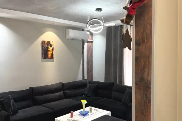 Kopshti Botanik,jepet me qera apartament 3+1 i mobiluar 55,000LEKE 