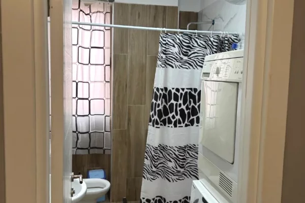 Shtepi me qera Apartament ne Tirane, 3+1, Mobilimi E mobiluar, Pagesa 55,000  Leke.