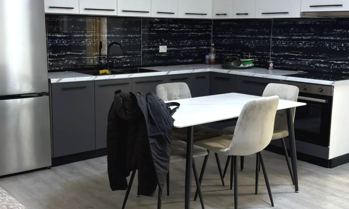 Shtepi me qera Apartament ne Tirane, 2+1, Mobilimi E mobiluar, Pagesa 700  Euro.