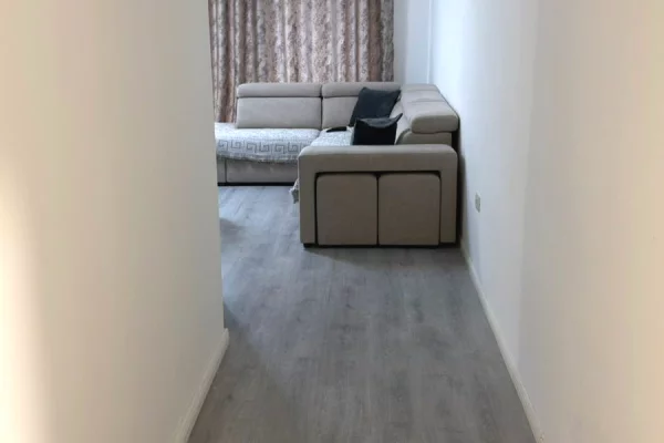 Shtepi me qera Apartament ne Tirane, 2+1, Mobilimi E mobiluar, Pagesa 700  Euro.