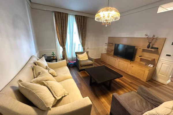Shtepi me qera Apartament ne Tirane, 1+1, Mobilimi E mobiluar, Pagesa 60,000  Leke.