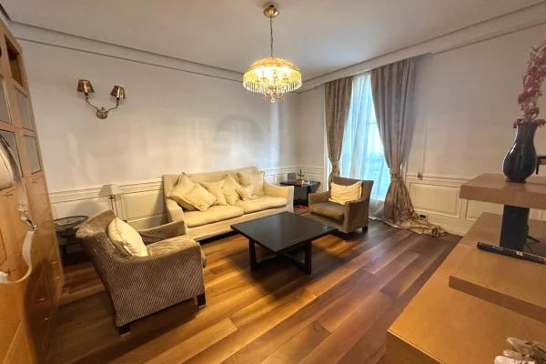 🏢Tek Pazari i Ri jepet me qera apartament,1+1,i mobiluar. 60,000Leke
