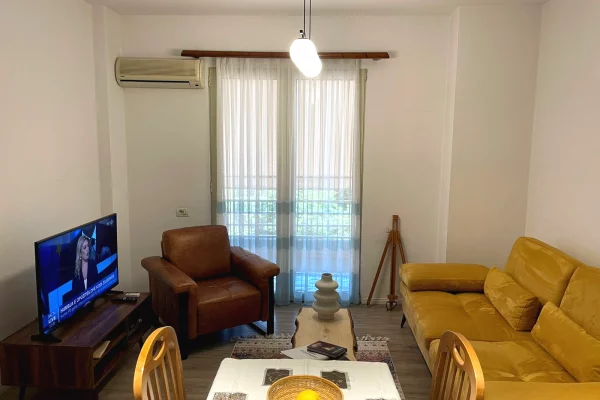 Shtepi me qera Shtepi Private ne Tirane, 1+1, Mobilimi E mobiluar, Pagesa 55,000  Leke.