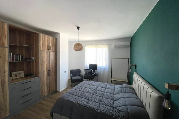Shtepi me qera Shtepi Private ne Tirane, 1+1, Mobilimi E mobiluar, Pagesa 55,000  Leke.