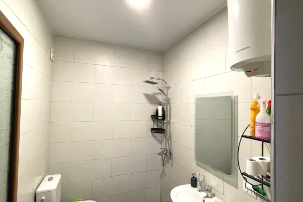 Shtepi me qera Shtepi Private ne Tirane, 1+1, Mobilimi E mobiluar, Pagesa 55,000  Leke.