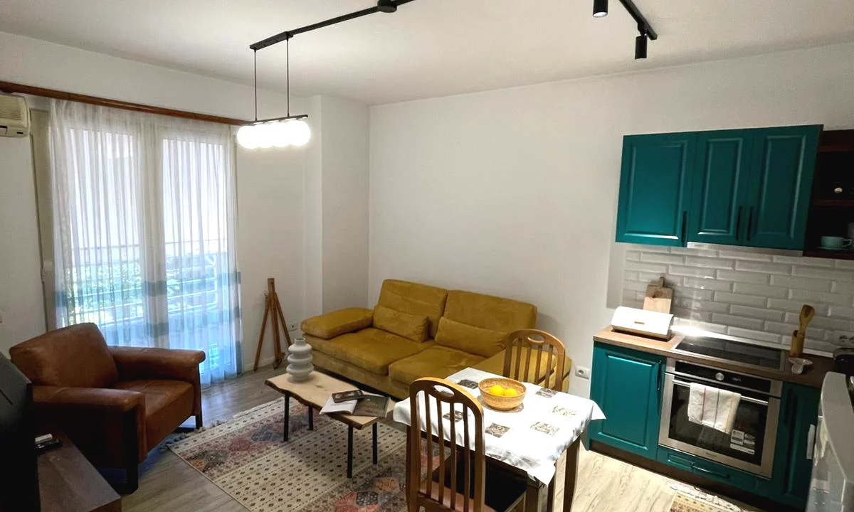 Shtepi me qera Shtepi Private ne Tirane, 1+1, Mobilimi E mobiluar, Pagesa 55,000  Leke.