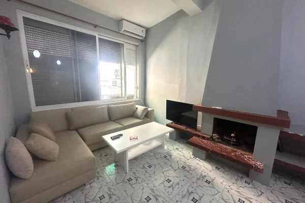 🏠 Rruga Fortuzi jepet me qera kati i I-re i nje shtepie private 1+1,e mobiluar.50,000Leke 