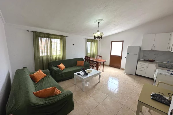 Rr.e Durresit,jepet me qera apartament 2+1+2+depo ,i mobiluar  50,000Leke  