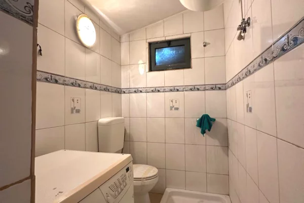 Shtepi me qera Apartament ne Tirane, 2+1, Mobilimi E mobiluar, Pagesa 50,000  Leke.