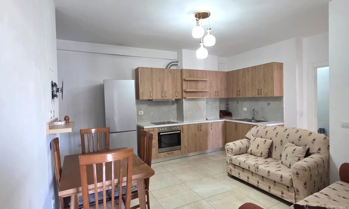 Shtepi me qera Apartament ne Tirane, 2+1, Mobilimi E mobiluar, Pagesa 50,000  Leke.