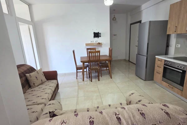 Shtepi me qera Apartament ne Tirane, 2+1, Mobilimi E mobiluar, Pagesa 50,000  Leke.