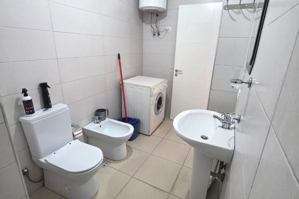 Shtepi me qera Apartament ne Tirane, 2+1, Mobilimi E mobiluar, Pagesa 50,000  Leke.