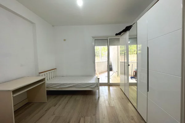 Shtepi me qera Apartament ne Tirane, 2+1, Mobilimi E mobiluar, Pagesa 420  Euro.