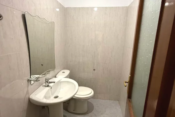 Shtepi me qera Apartament ne Tirane, 2+1, Mobilimi E mobiluar, Pagesa 60,000  Leke.