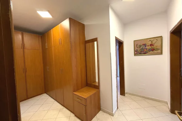 Shtepi me qera Apartament ne Tirane, 2+1, Mobilimi E mobiluar, Pagesa 60,000  Leke.