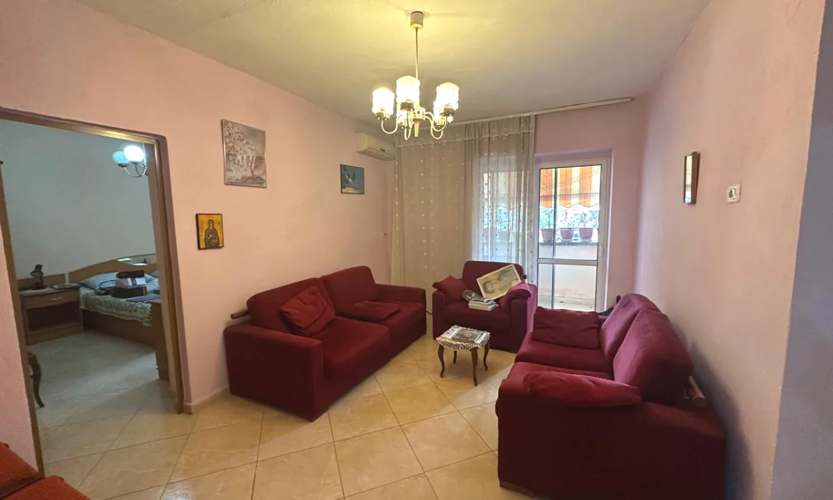 Shtepi ne shitje Apartament ne Tirane, 3+1, Mobilimi Pjeserisht e mobiluar, Pagesa 18,500,000  Leke.