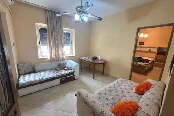 Shtepi ne shitje Apartament ne Tirane, 3+1, Mobilimi Pjeserisht e mobiluar, Pagesa 18,500,000  Leke.