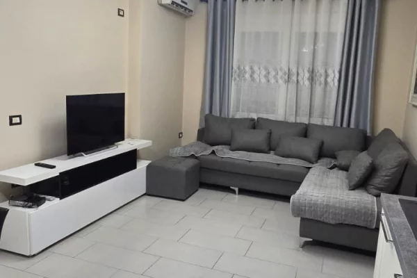 Shtepi me qera 2+1 ne Tirane - 560 Euro