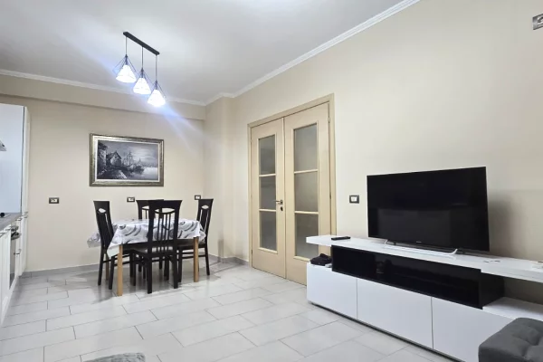 Shtepi me qera Apartament ne Tirane, 2+1, Mobilimi E mobiluar, Pagesa 560  Euro.