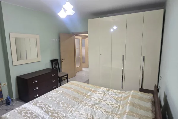 Shtepi me qera Apartament ne Tirane, 2+1, Mobilimi E mobiluar, Pagesa 560  Euro.