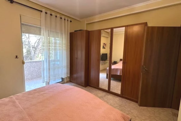 Shtepi me qera Apartament ne Tirane, 2+1, Mobilimi E mobiluar, Pagesa 70,000  Leke.