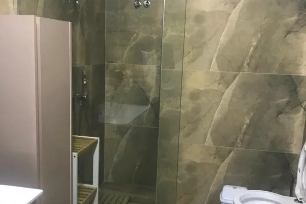 Shtepi me qera Apartament ne Tirane, 2+1, Mobilimi E mobiluar, Pagesa 70,000  Leke.