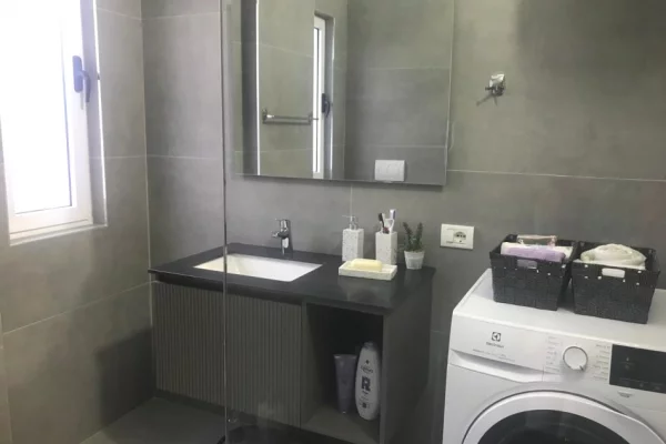 Shtepi me qera Apartament ne Tirane, 2+1, Mobilimi E mobiluar, Pagesa 70,000  Leke.